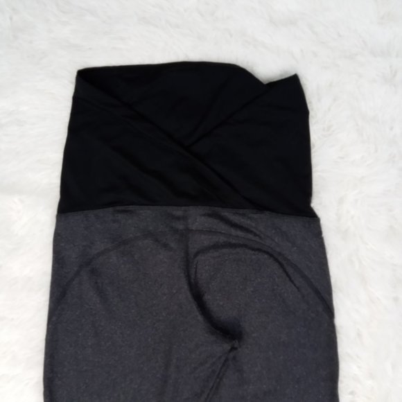 Isabel Maternity Crossover Panel Capri Leggings XS - Picture 8 of 10